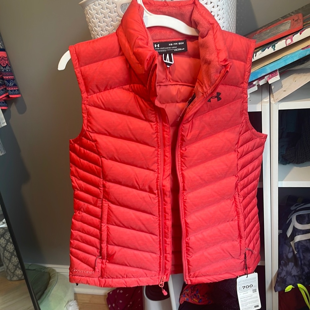 NWT- under armour xs red/orange women’s vest